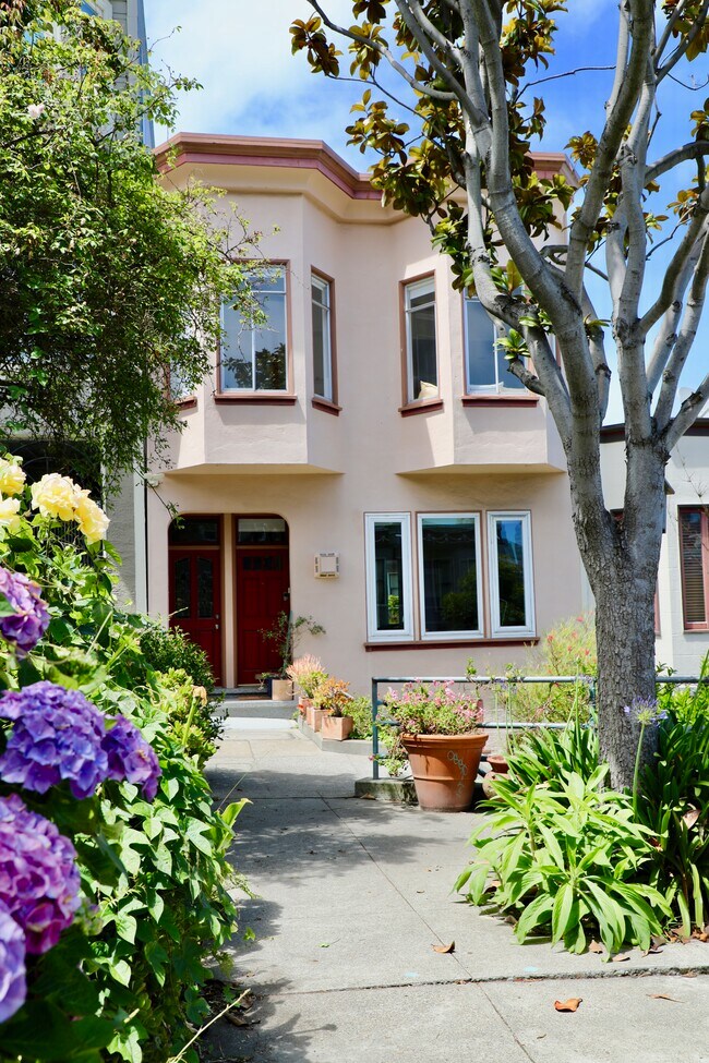 Building Photo - 426 Vallejo St