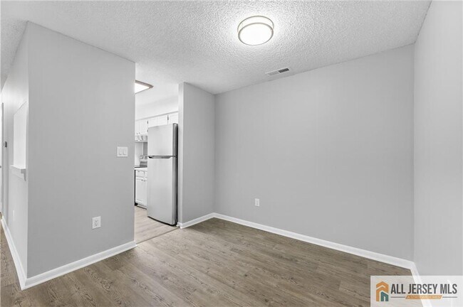 Building Photo - 2415 Ravens Crest Dr