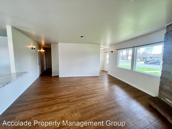 Building Photo - 5 br, 2 bath House - 801 East Manitoba Avenue