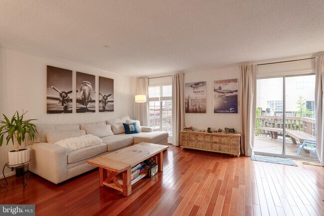 Building Photo - 2303 Massanutten Dr