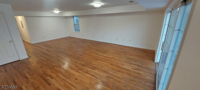 Building Photo - 54 Bragaw Ave