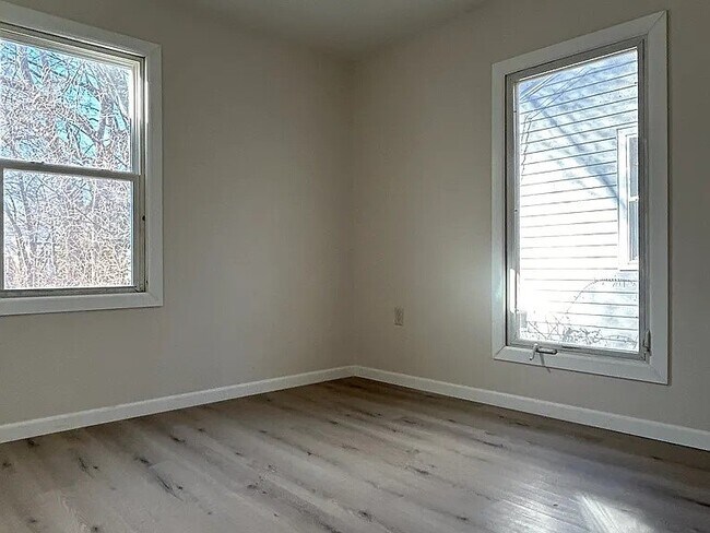 Foto del edificio - 1011 Hudson Ave