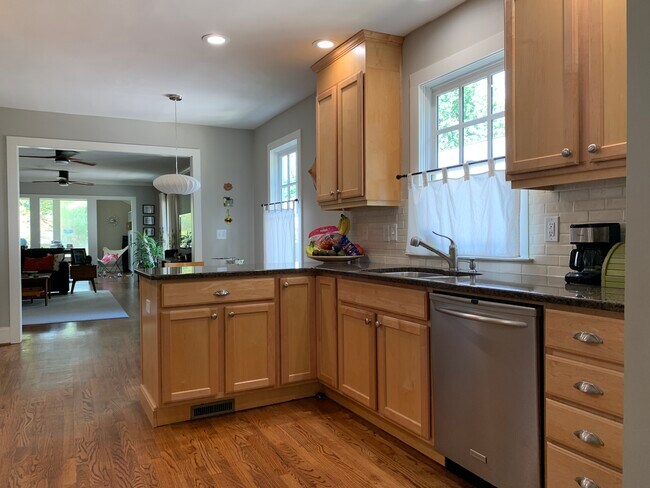 Foto del edificio - 232 Greenwood Cir