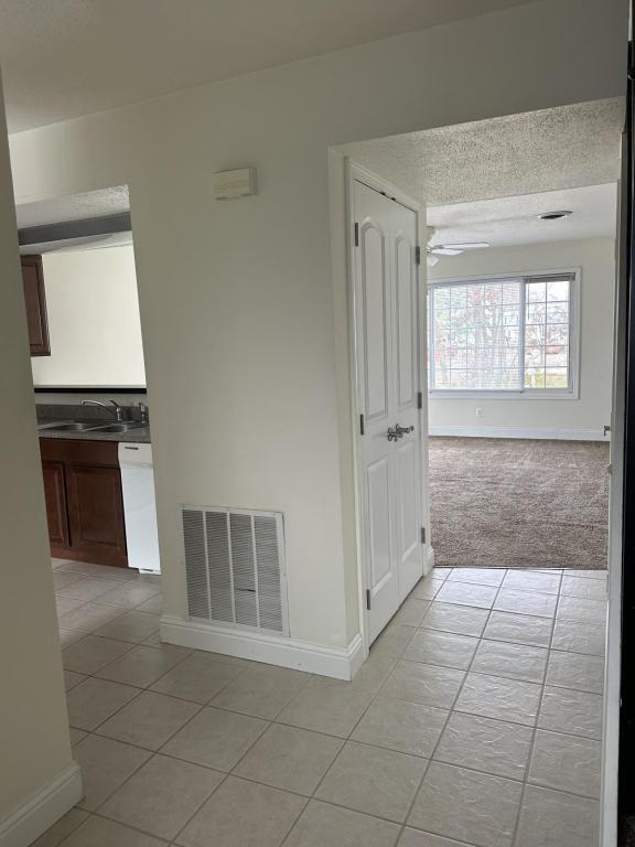 Building Photo - 618 E Campus Dr