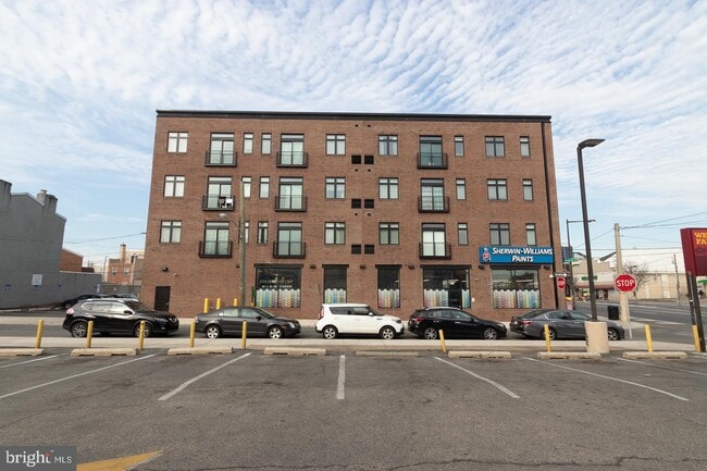 Building Photo - 18 W Girard Ave