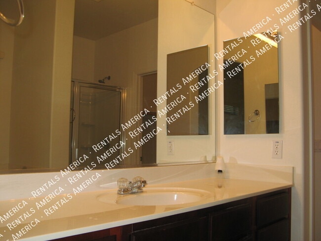 Building Photo - 1378 W Brangus Way