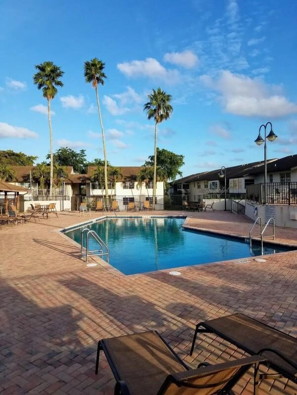 Foto del edificio - 480 N Laurel Dr