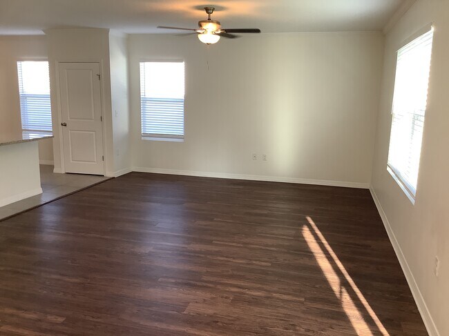 Foto del edificio - 807 Wiltonway Dr