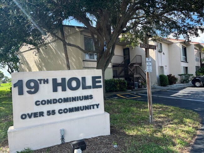 Foto del edificio - 2504 Bogey Ln