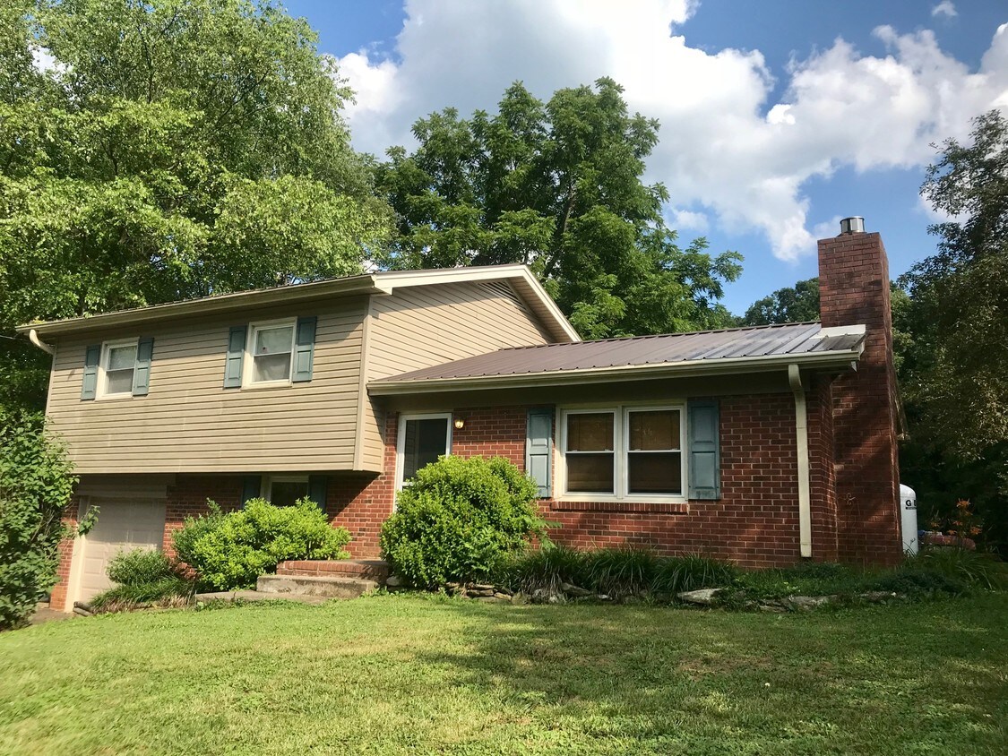 110 Westridge Dr, King, NC 27021 House Rental in King, NC