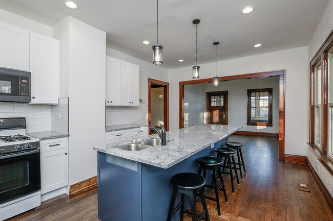 Building Photo - 720 Walnut St