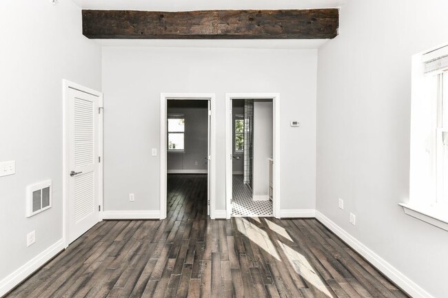 Foto del edificio - Boutique Condo in Truxton Circle!