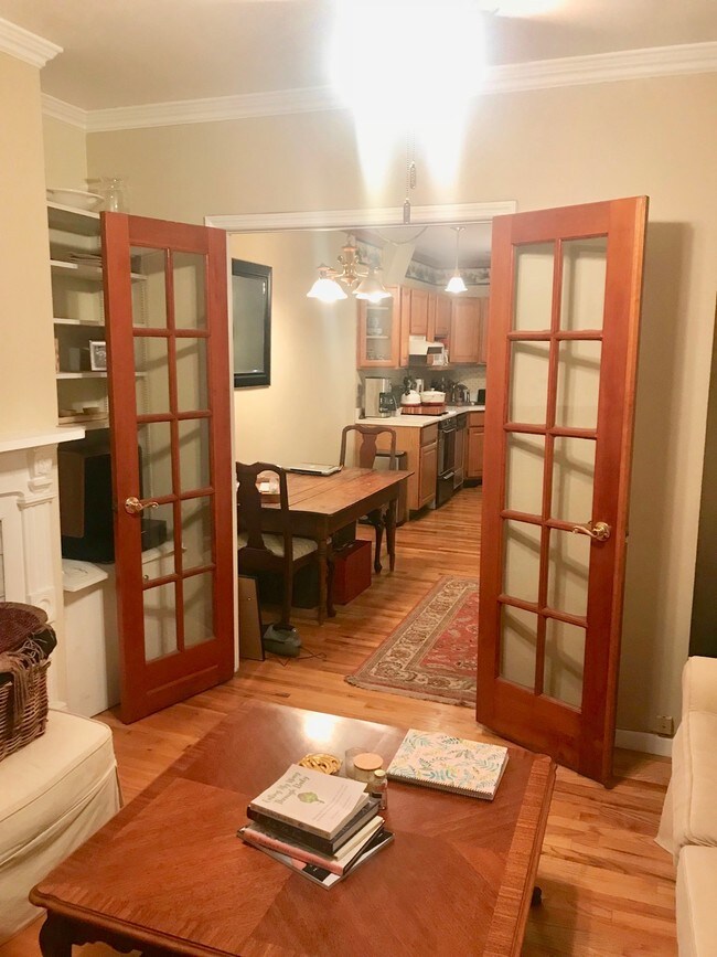 Building Photo - 218 Willow Ave