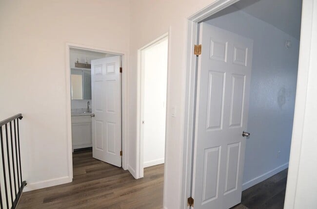 Building Photo - 668 W 15th St