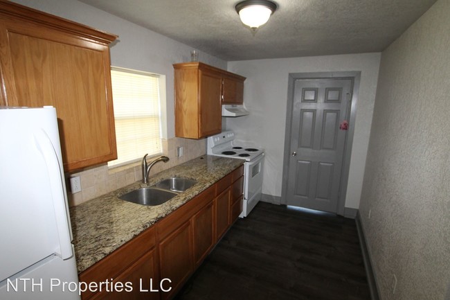 Building Photo - 3 br, 1 bath House - 320 N Main St