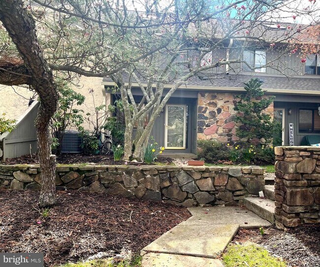 Foto del edificio - 204 Clover Hill Ct