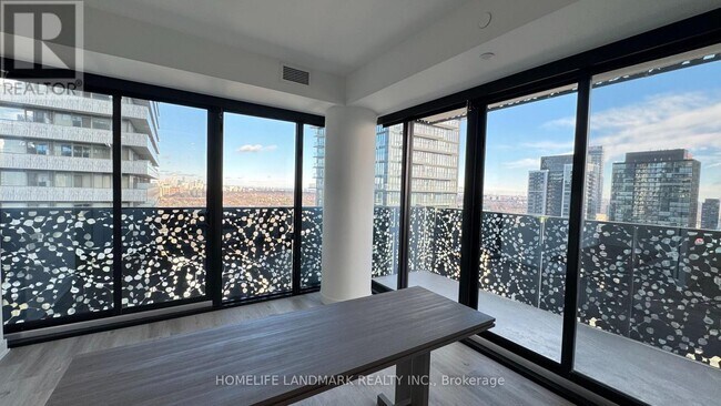 Photo du bâtiment - 55 Charles St E