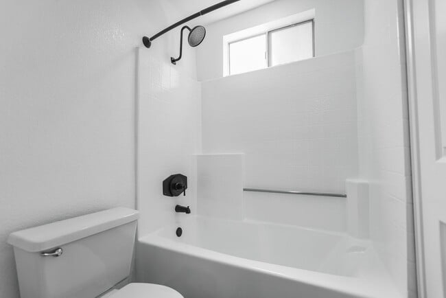 Interior Photo - 1945 Glendon Avenue