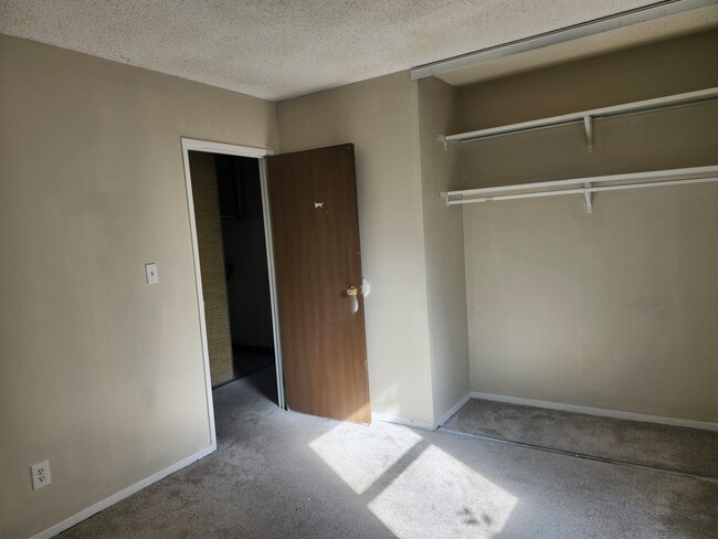 Bedrooms have large closets - 2905 W Olive St