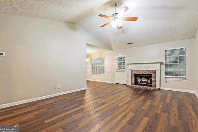 Building Photo - 429 Village Cir