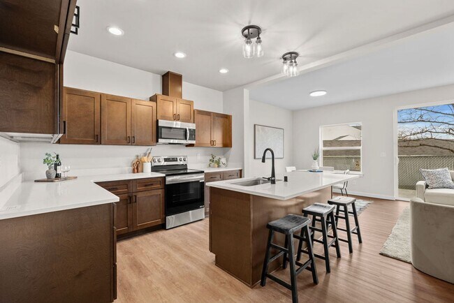 Building Photo - Luxury Living Off Appleway Trial Brand New...