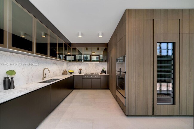 Foto del edificio - 8955 Collins Ave