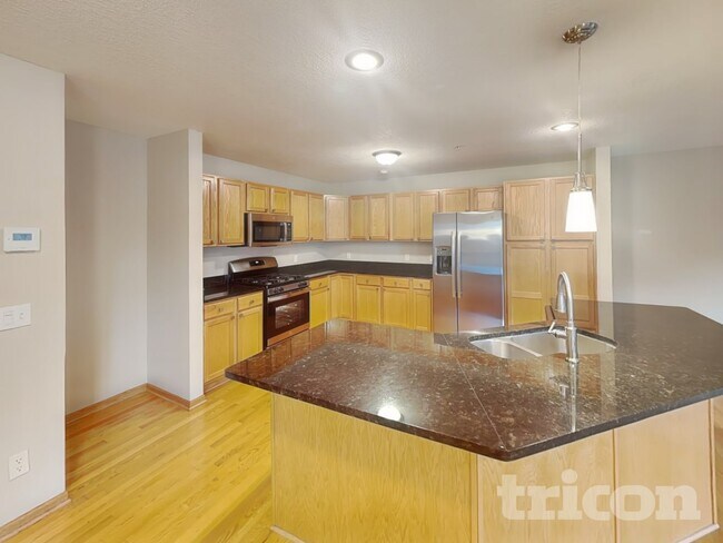 Foto del edificio - 7010 S Park Dr