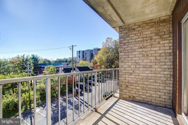 Building Photo - 9250 Edwards Way