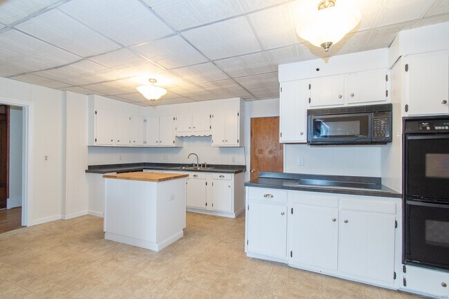 Foto del edificio - 34 N Maple St