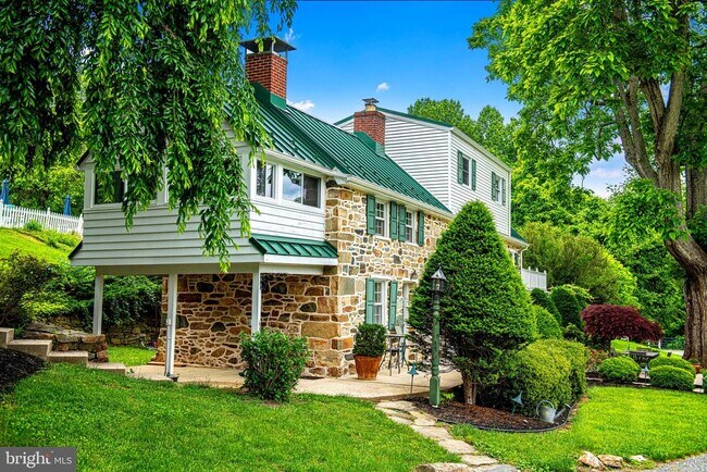 Building Photo - 607 E Wheel Rd