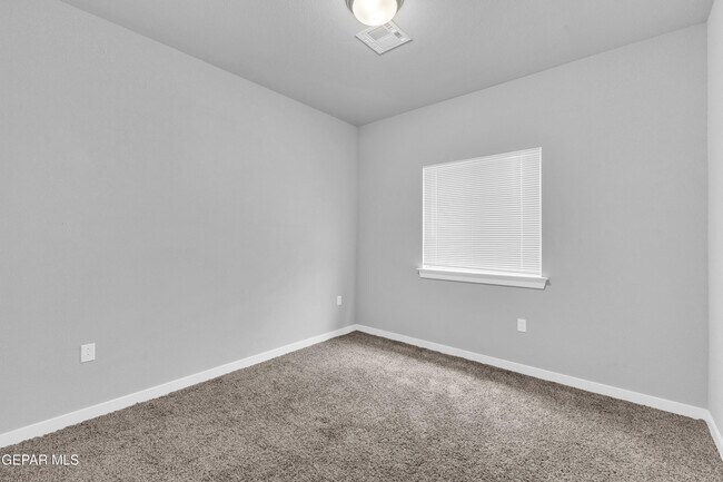 Foto del edificio - 11364 Santa Barbara