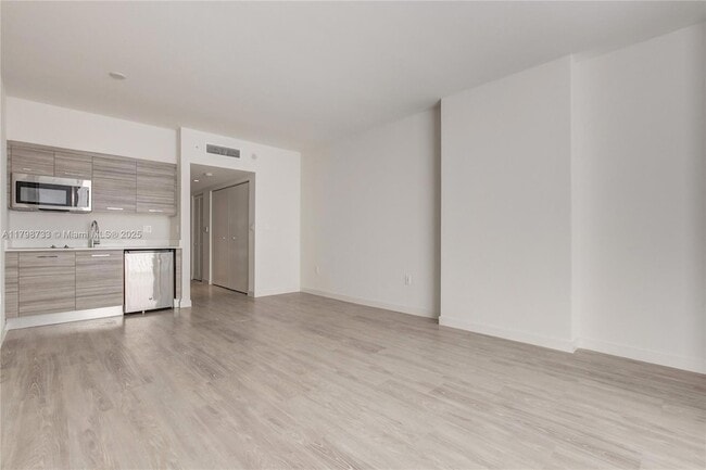 Foto del edificio - 1756 N Bayshore Dr