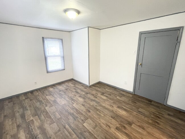 Building Photo - 4 Bedroom Home with garage/workshop combo ...