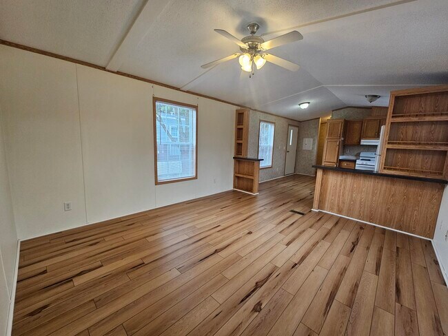 Foto del edificio - 202 Elm Ln