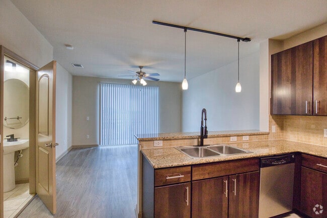 1BR , 1,5BA 783SF - 110 S Hoover Blvd Tampa, FL 33609 - Mosaic Westshore Apartments