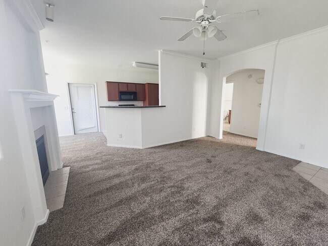 Building Photo - 2 bedroom in Solana!!