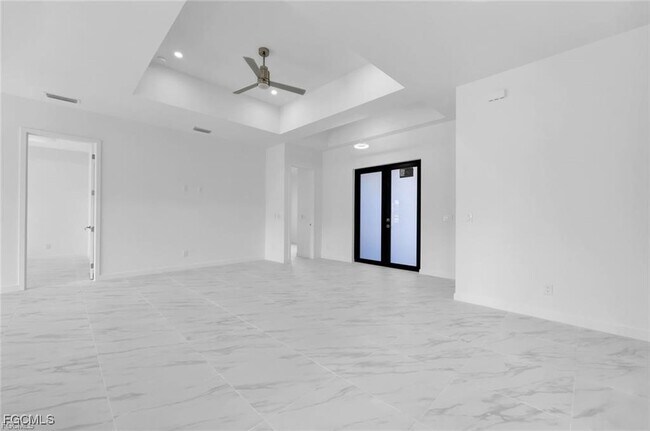 Building Photo - 846 Cadis St E