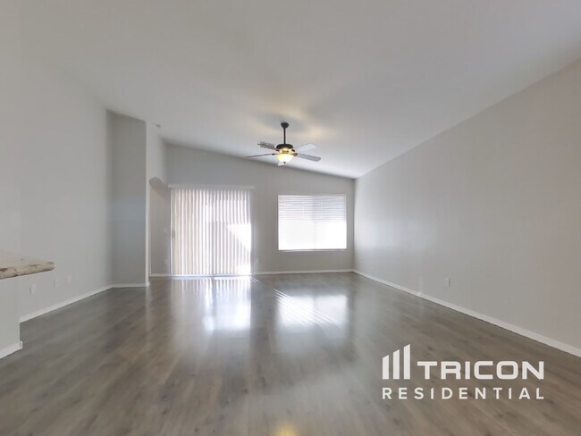 Foto del edificio - 117 N 151st Ave