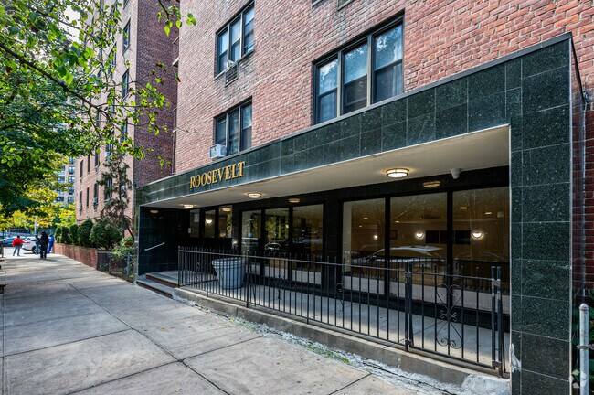 Building Photo - 5530 98th Pl