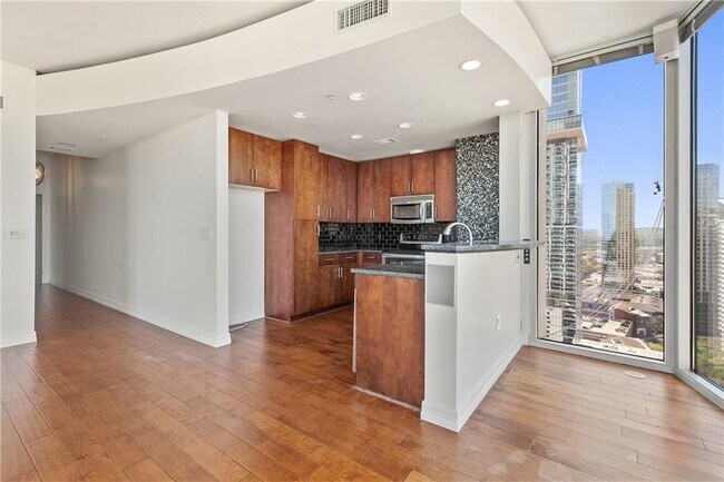 Building Photo - 360 Nueces St