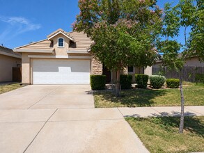 Building Photo - 523 Beckman Way
