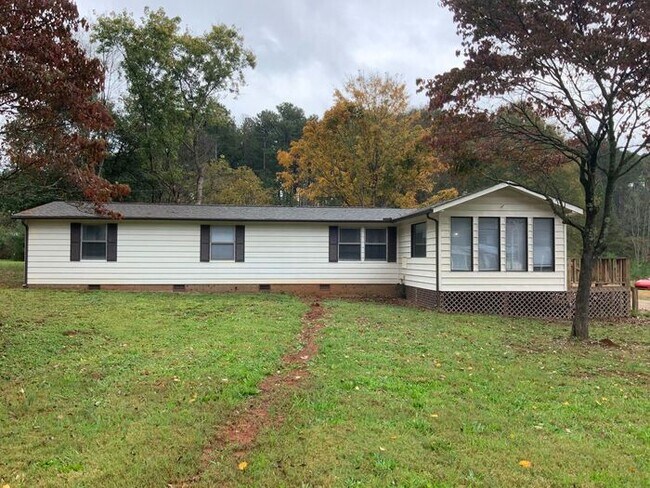 Building Photo - 115 Pine Tree Rd