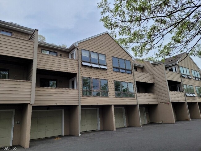 Building Photo - 28 Sunrise Dr