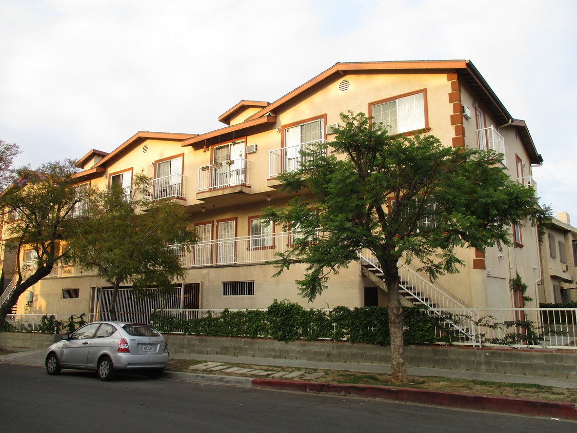 5033 W Maplewood Ave, Los Angeles, CA 90004 Townhome Rentals in Los