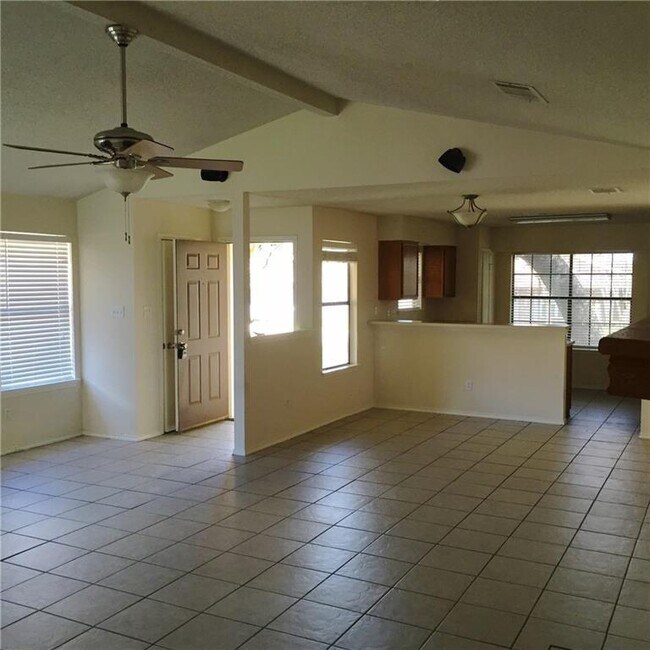 Building Photo - 5715 Shreveport Dr
