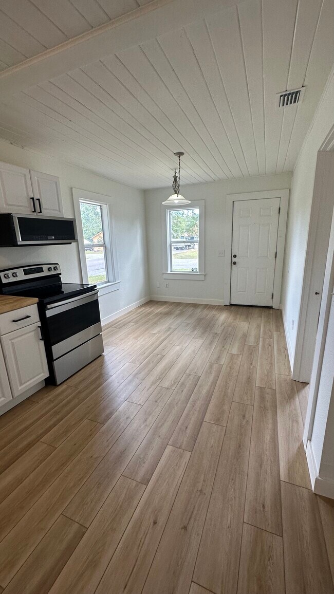 Dining area - 4949 17th St