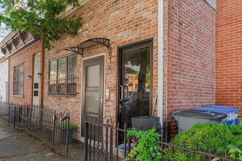 Foto principal - 604 1/2 GROVE St