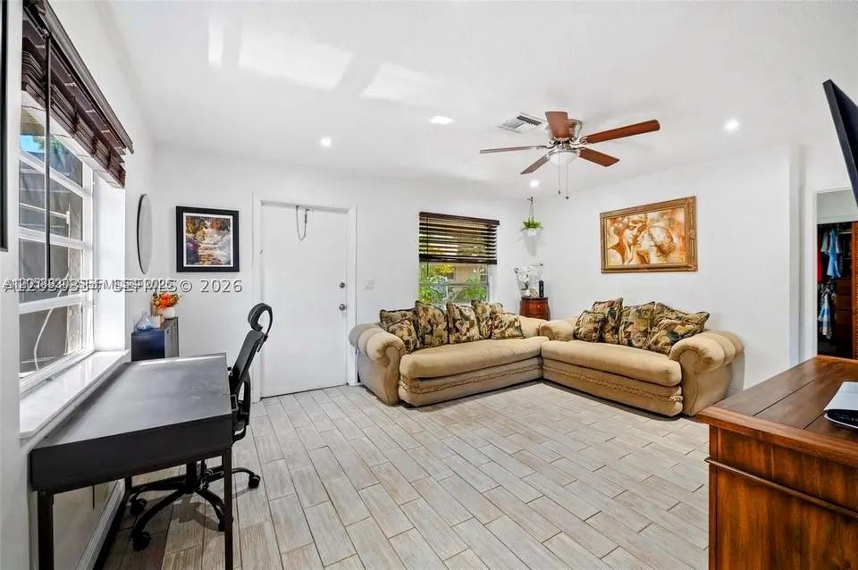 Foto del edificio - 5120 SW 26th Ave