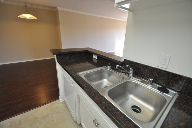 Building Photo - 6041