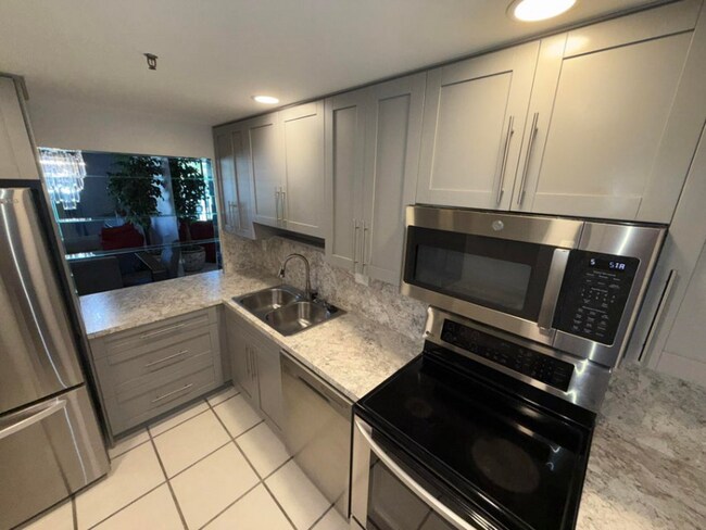 Foto del edificio - 2788 Tennis Club Dr